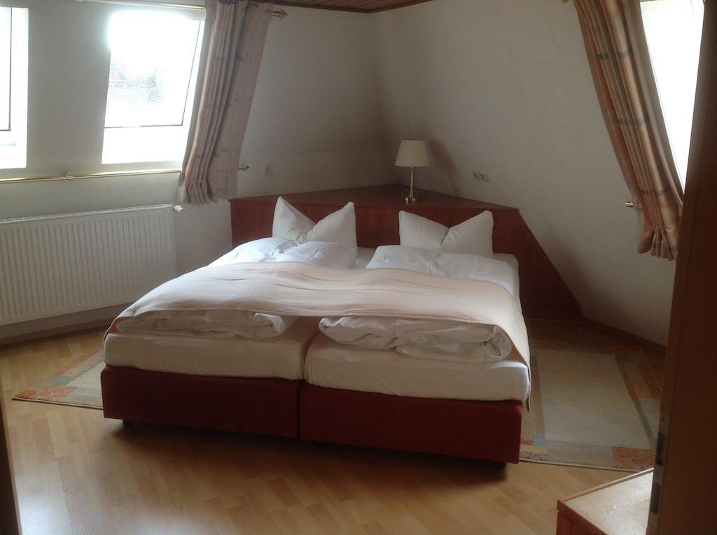 Pension Altstadt Garni Бад-Виндсхайм Номер фото