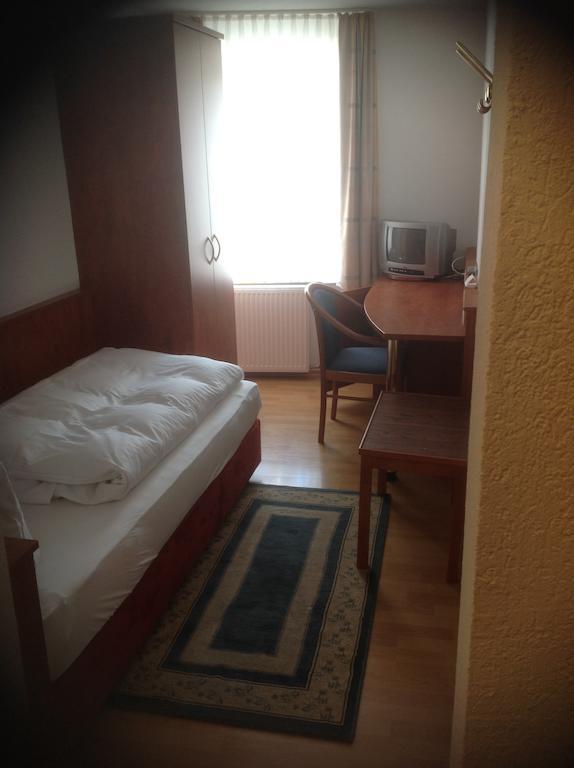 Pension Altstadt Garni Бад-Виндсхайм Номер фото